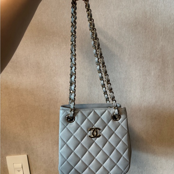 Sold- Chanel bucket bag - Picture 2 of 3